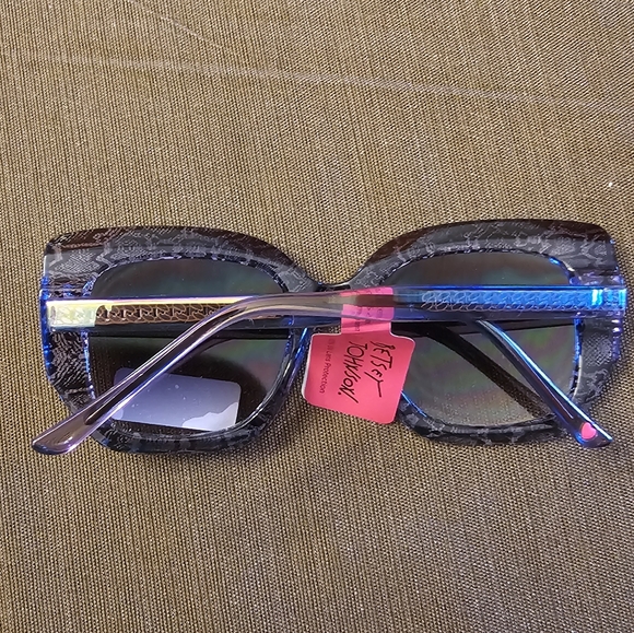 NWT Betsey Johnson Sunglasses Snakeskin Purple Serpant 100% UV - Picture 2 of 6